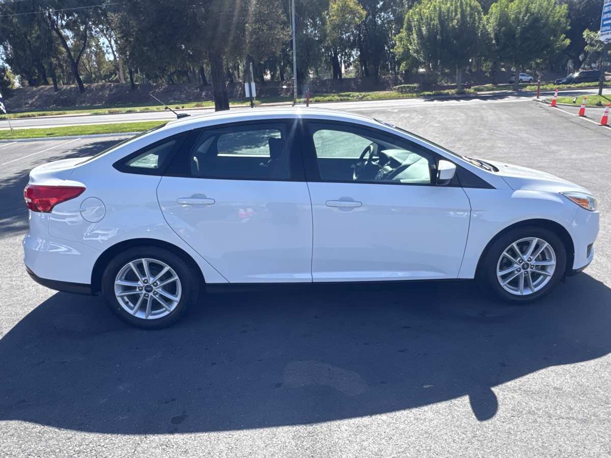 Photo 21 of this Ford Focus