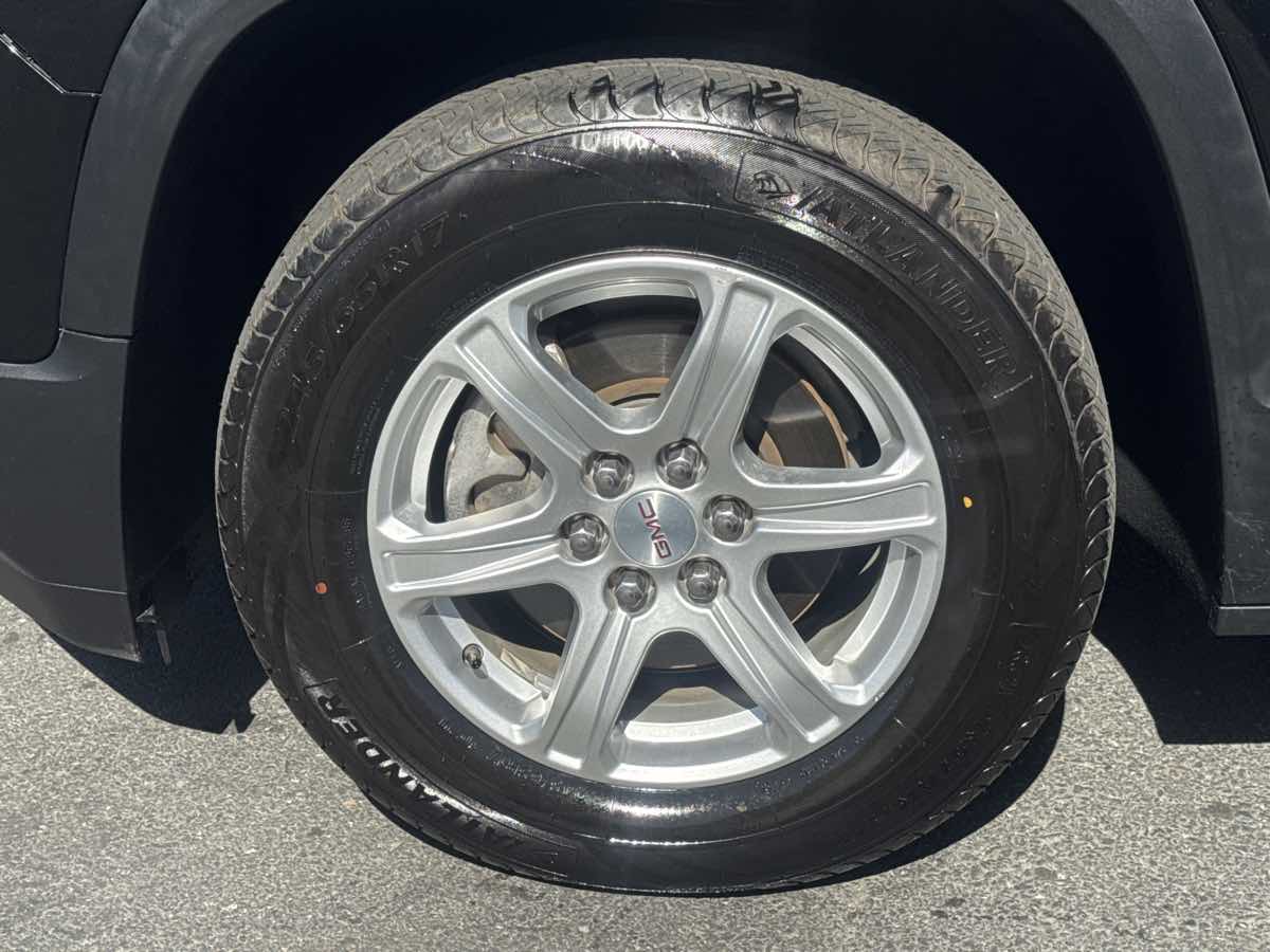 Photo 5 of this GMC Acadia