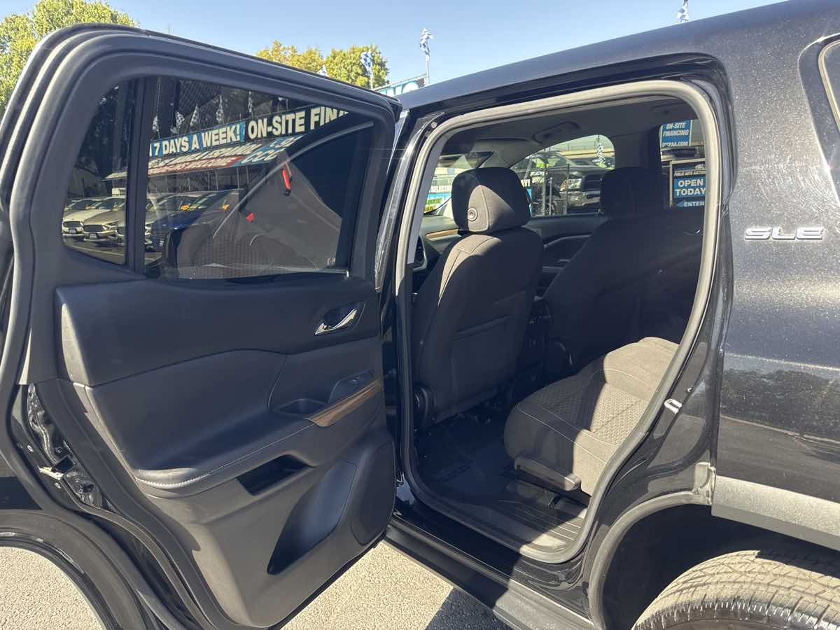 Photo 14 of this GMC Acadia