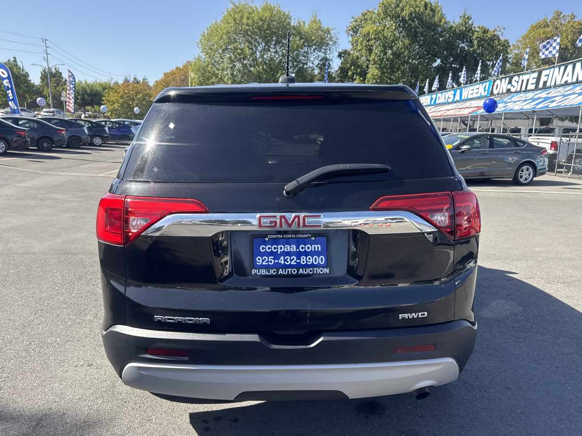 Photo 17 of this GMC Acadia