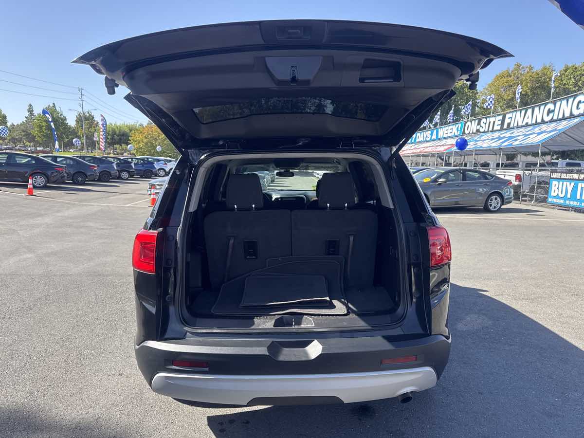 Photo 18 of this GMC Acadia