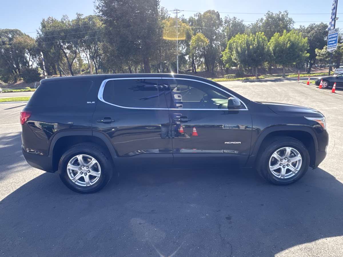 Photo 21 of this GMC Acadia