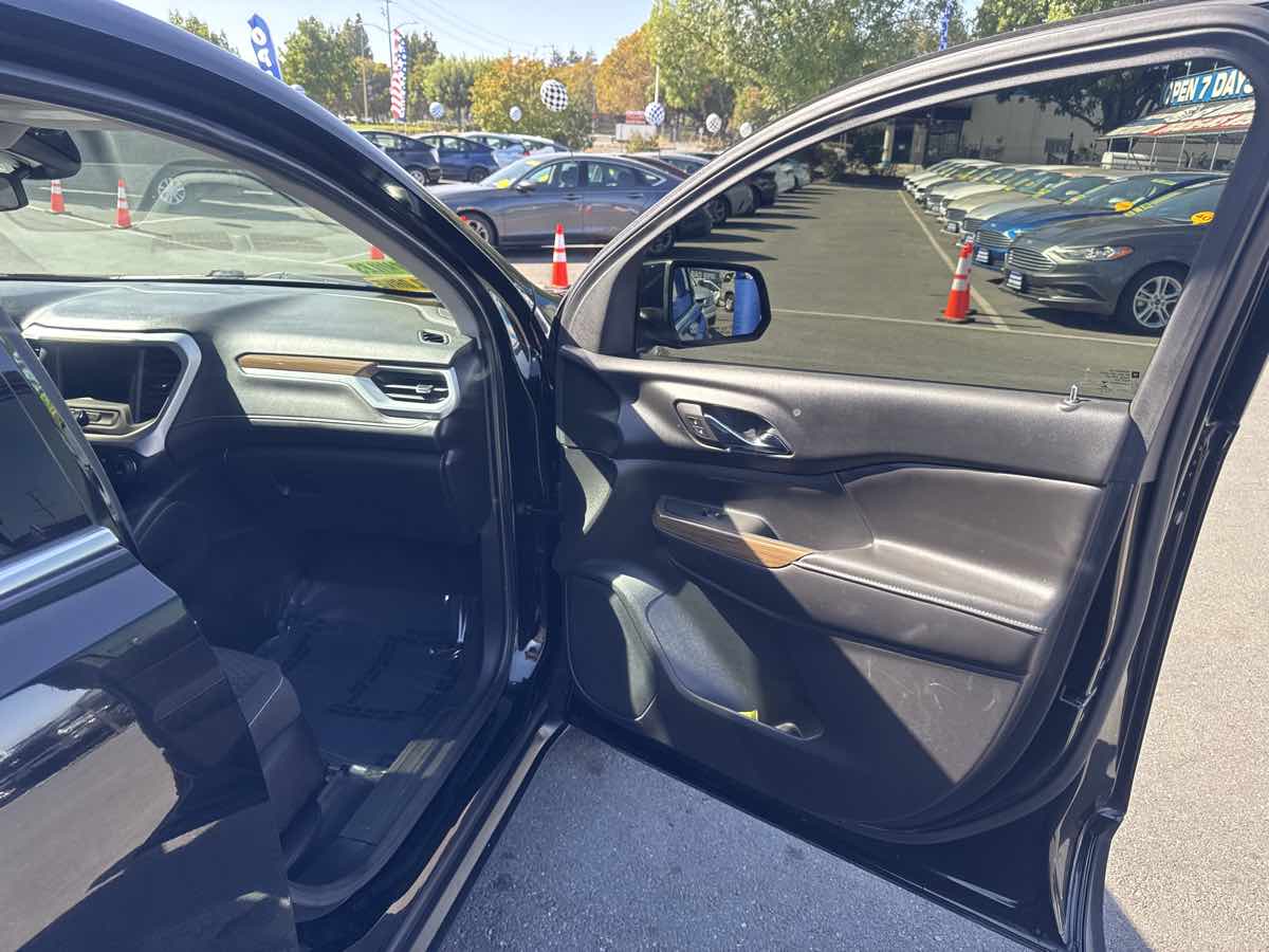 Photo 25 of this GMC Acadia
