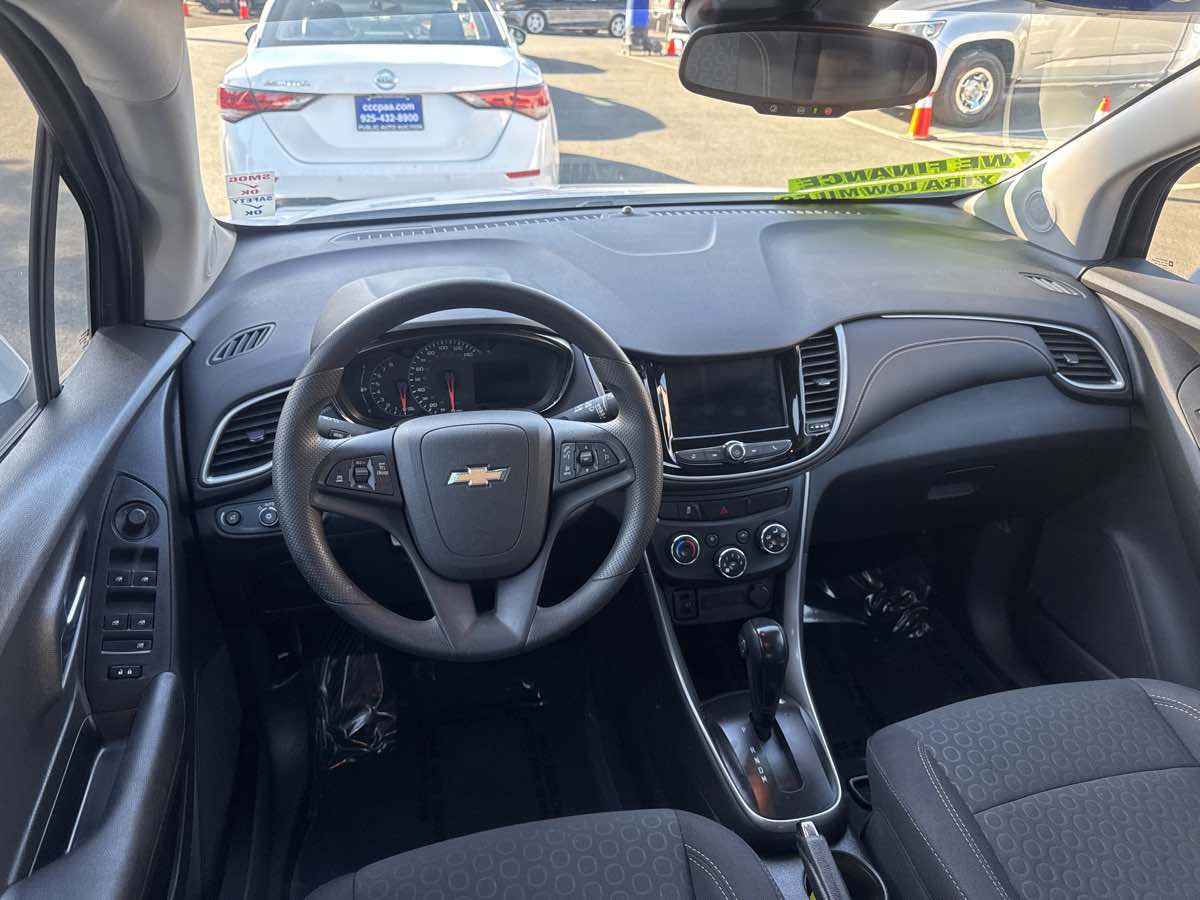 Photo 2 of this Chevrolet Trax