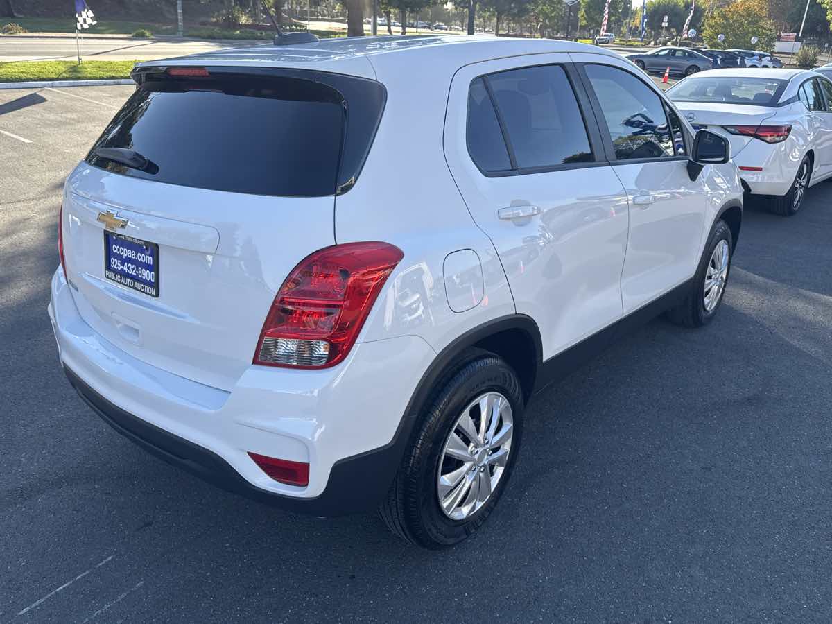 Photo 21 of this Chevrolet Trax