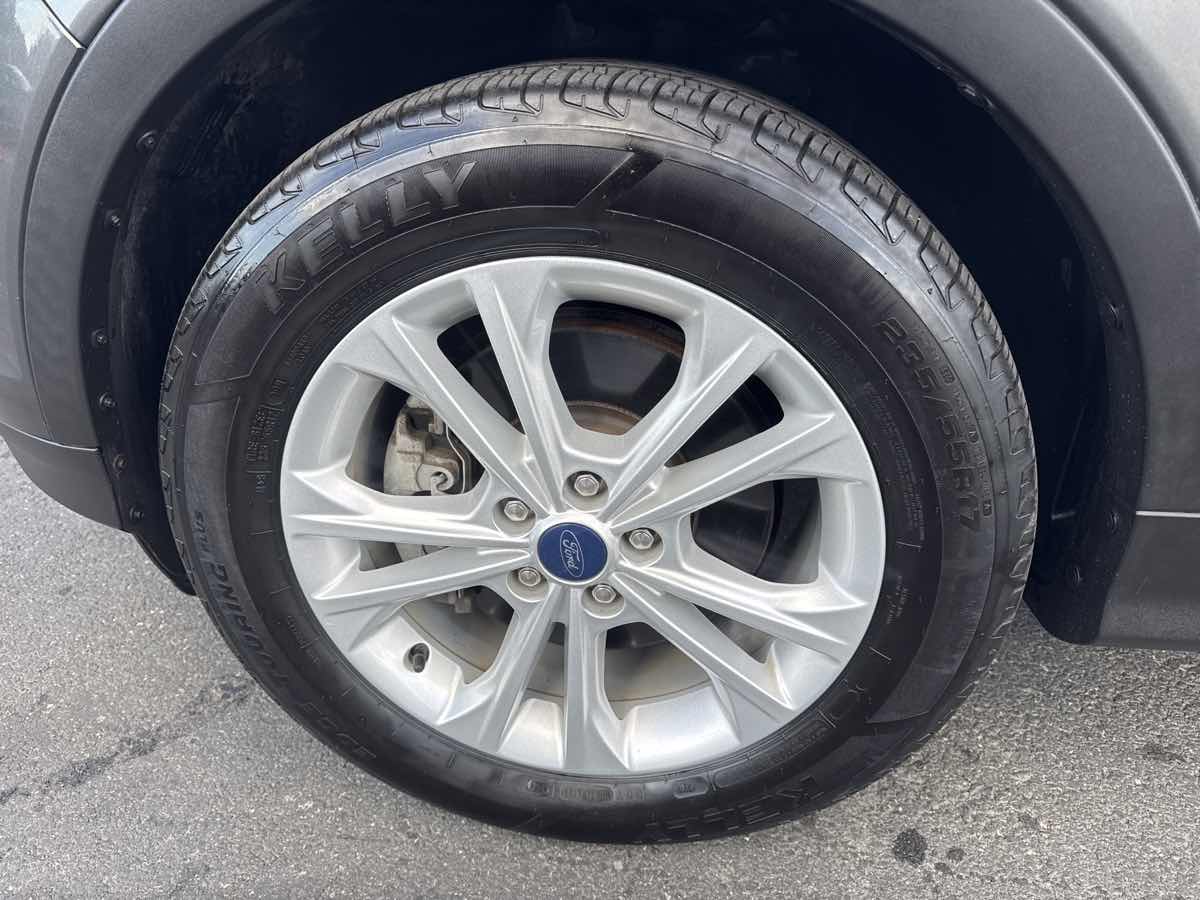 Photo 12 of this Ford Escape