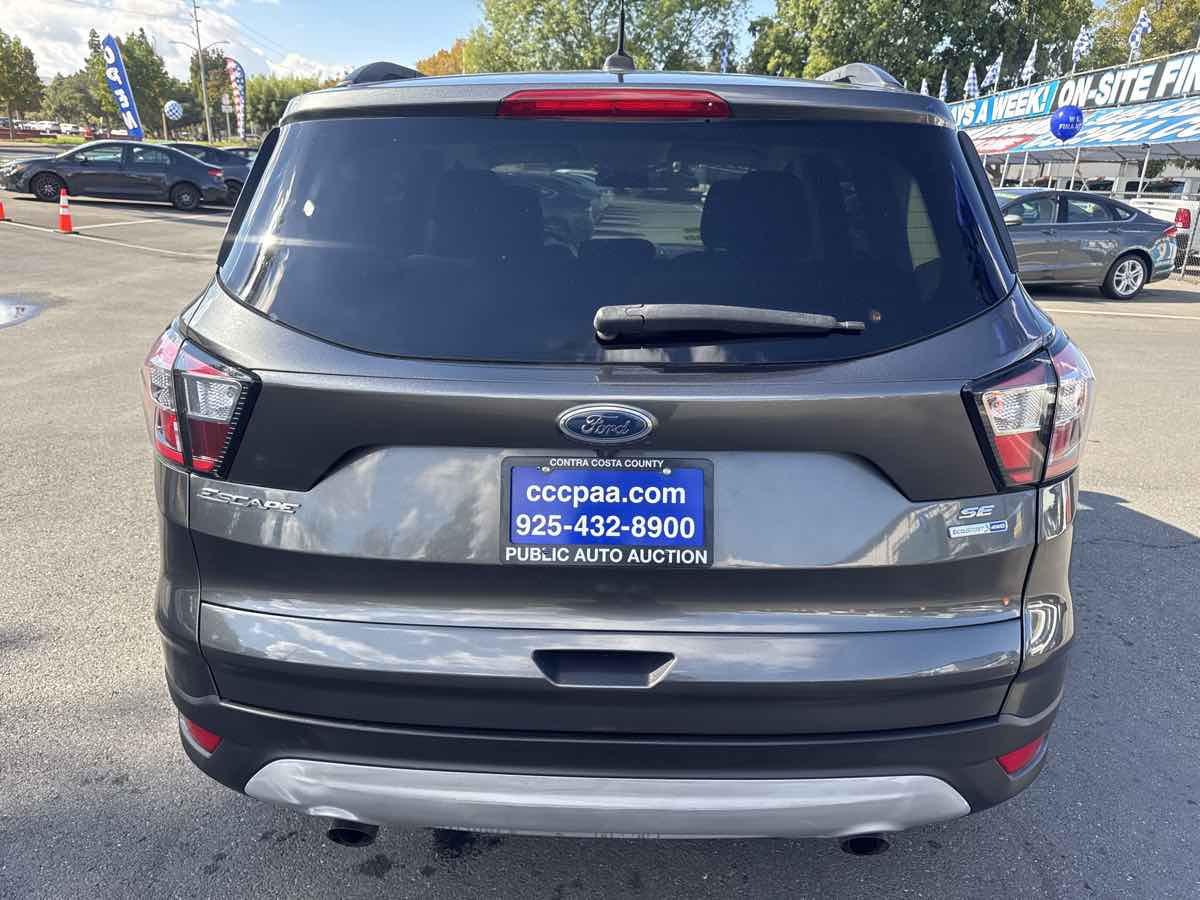 Photo 17 of this Ford Escape
