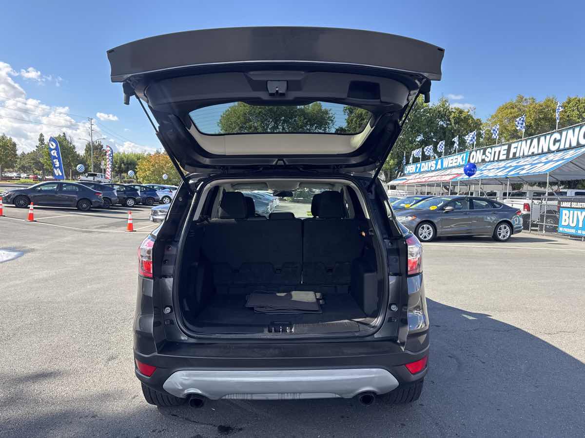 Photo 18 of this Ford Escape