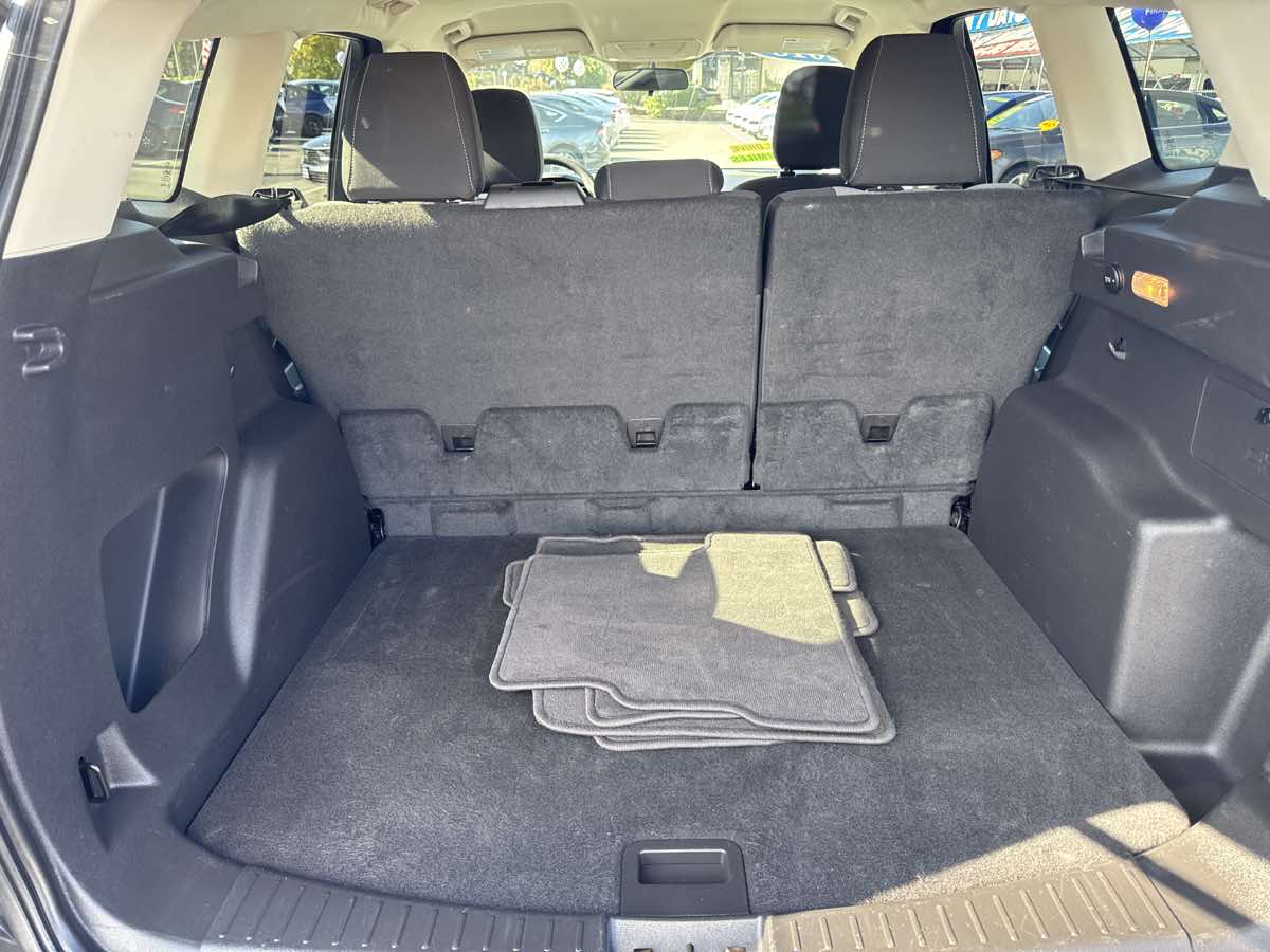 Photo 19 of this Ford Escape