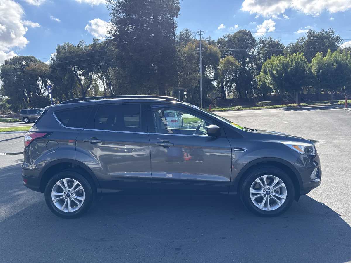 Photo 25 of this Ford Escape