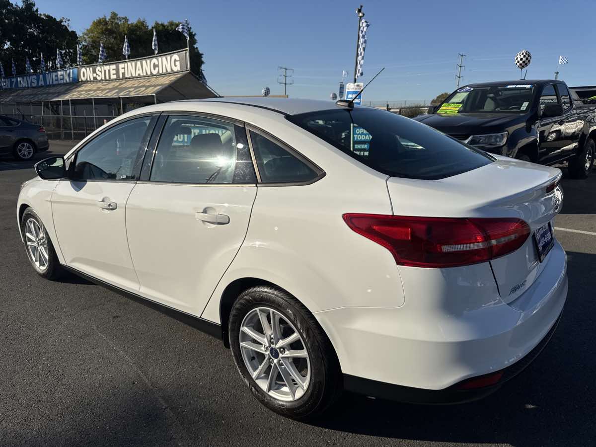 Photo 14 of this Ford Focus