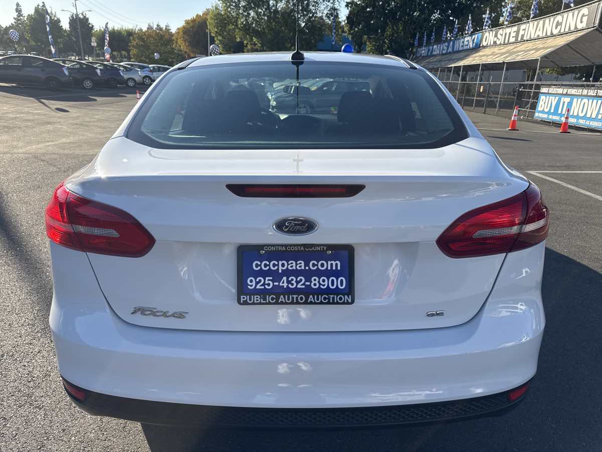 Photo 15 of this Ford Focus