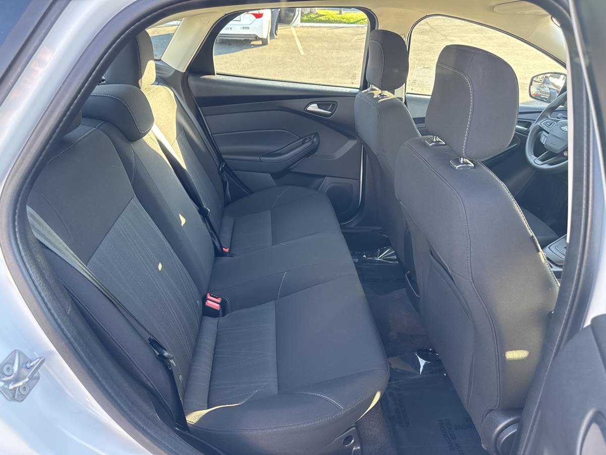 Photo 21 of this Ford Focus