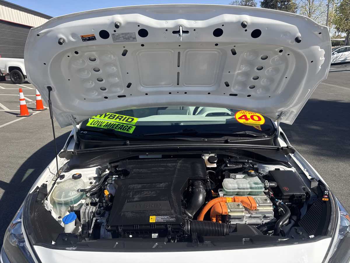 Photo 29 of this Hyundai Ioniq Hybrid