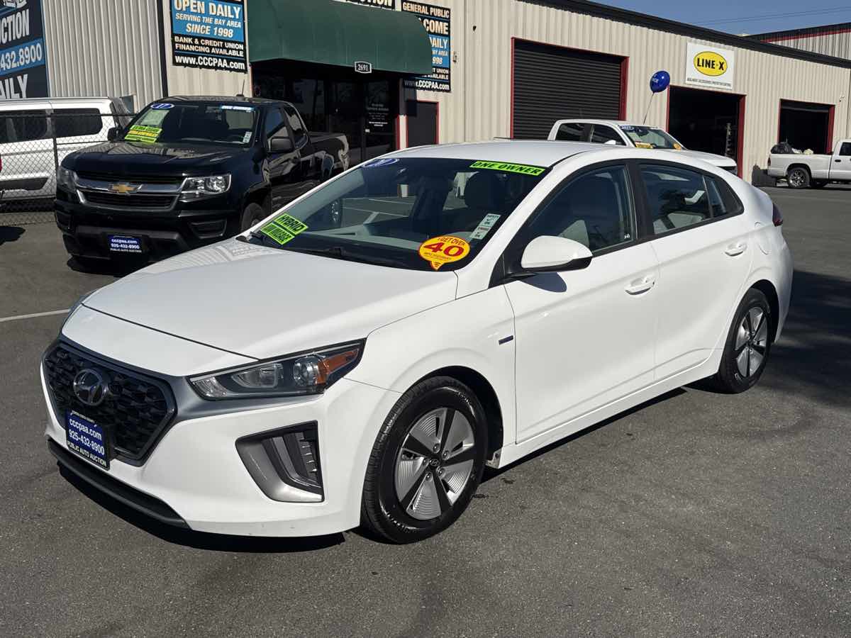 Photo 33 of this Hyundai Ioniq Hybrid