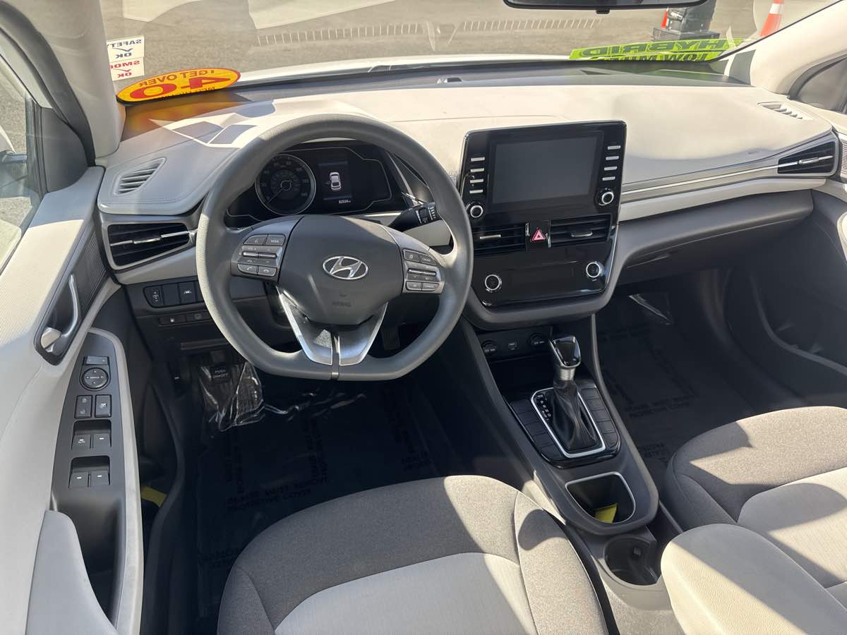 Photo 2 of this Hyundai Ioniq Hybrid
