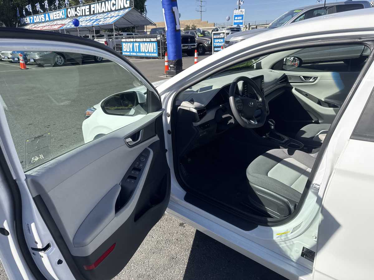 Photo 6 of this Hyundai Ioniq Hybrid
