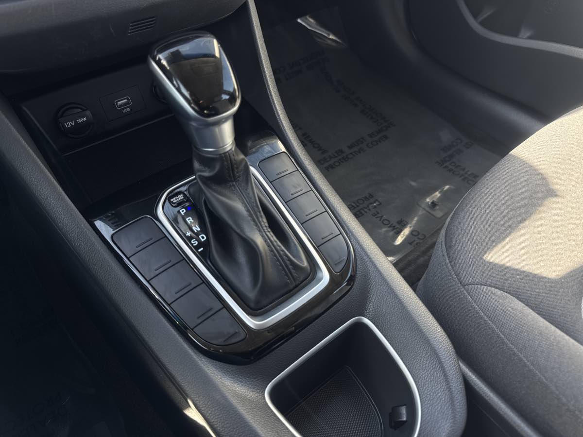Photo 9 of this Hyundai Ioniq Hybrid