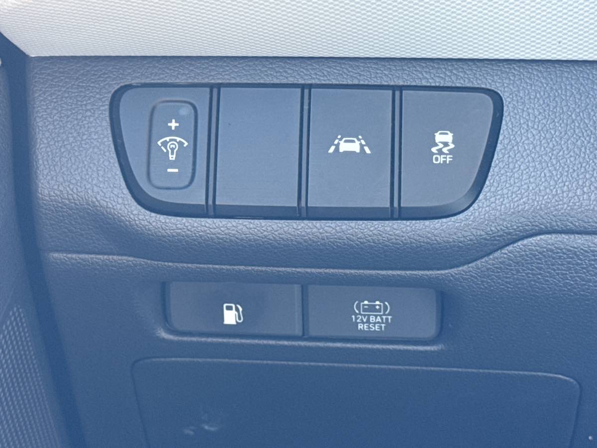 Photo 13 of this Hyundai Ioniq Hybrid