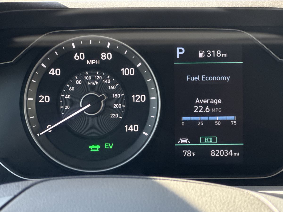 Photo 3 of this Hyundai Ioniq Hybrid