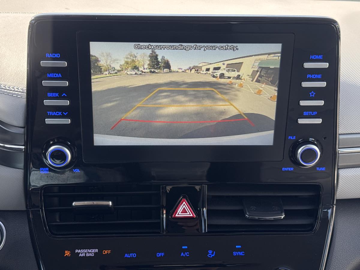 Photo 14 of this Hyundai Ioniq Hybrid
