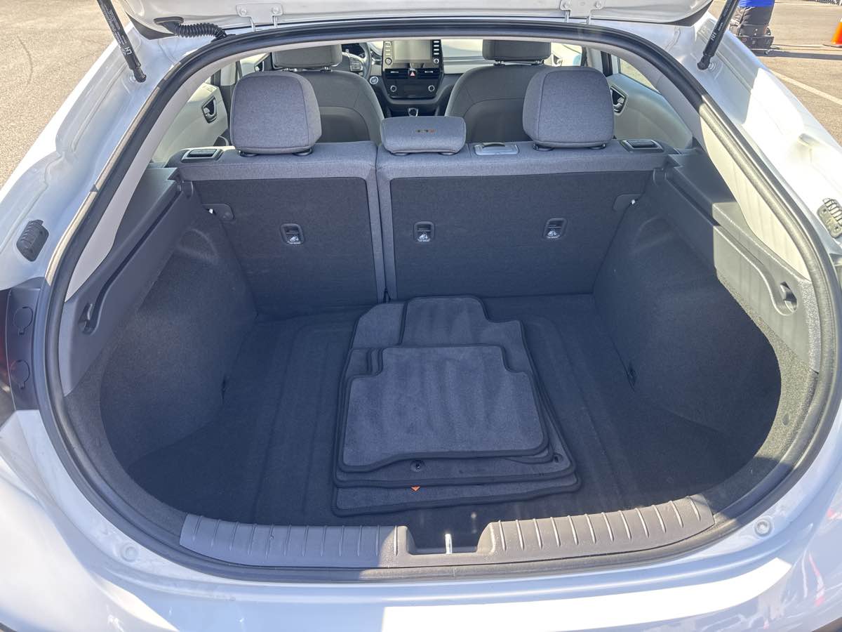 Photo 20 of this Hyundai Ioniq Hybrid