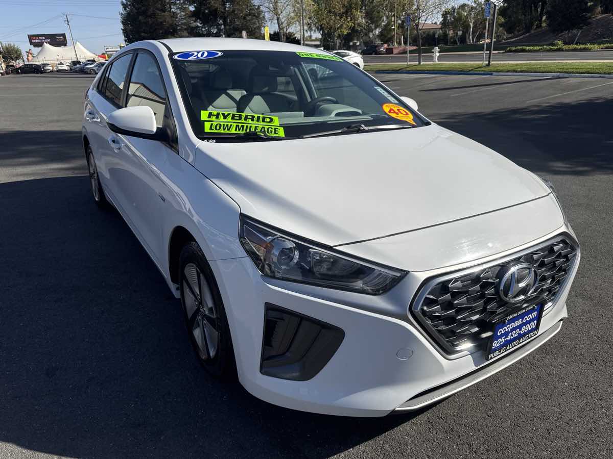 Photo 27 of this Hyundai Ioniq Hybrid