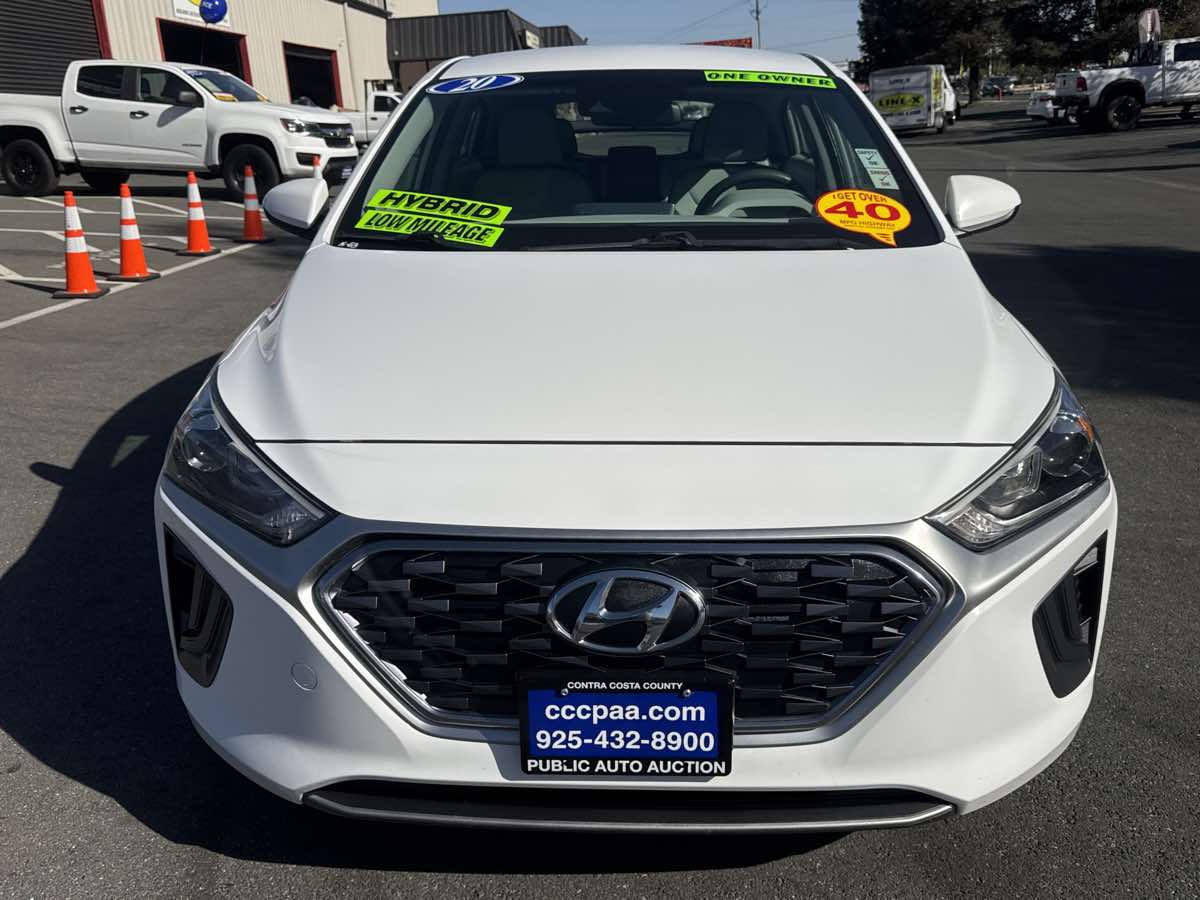 Photo 28 of this Hyundai Ioniq Hybrid
