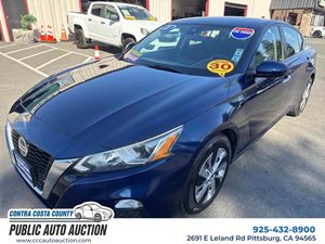 View 2021 Nissan Altima