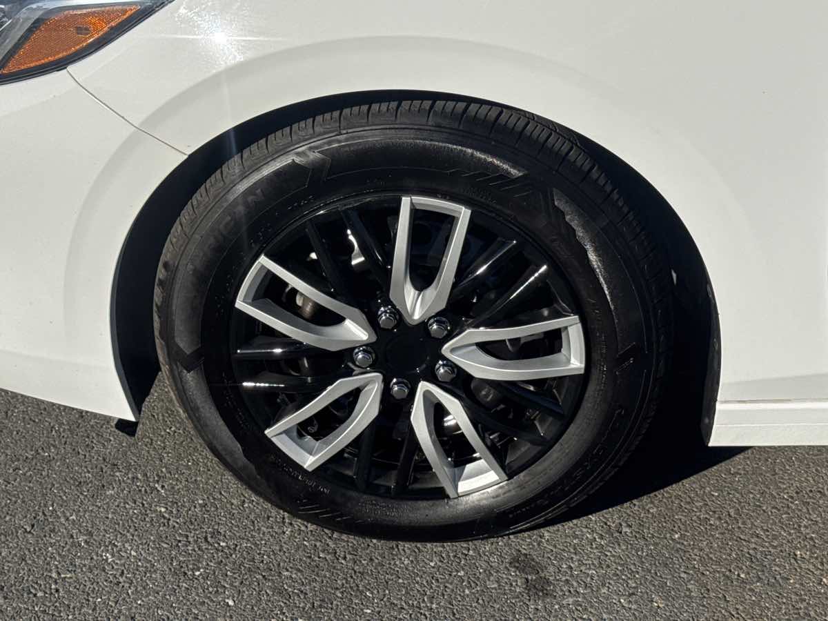 Photo 4 of this Nissan Sentra