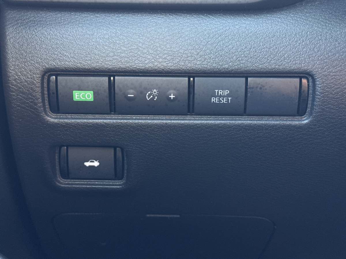 Photo 11 of this Nissan Sentra