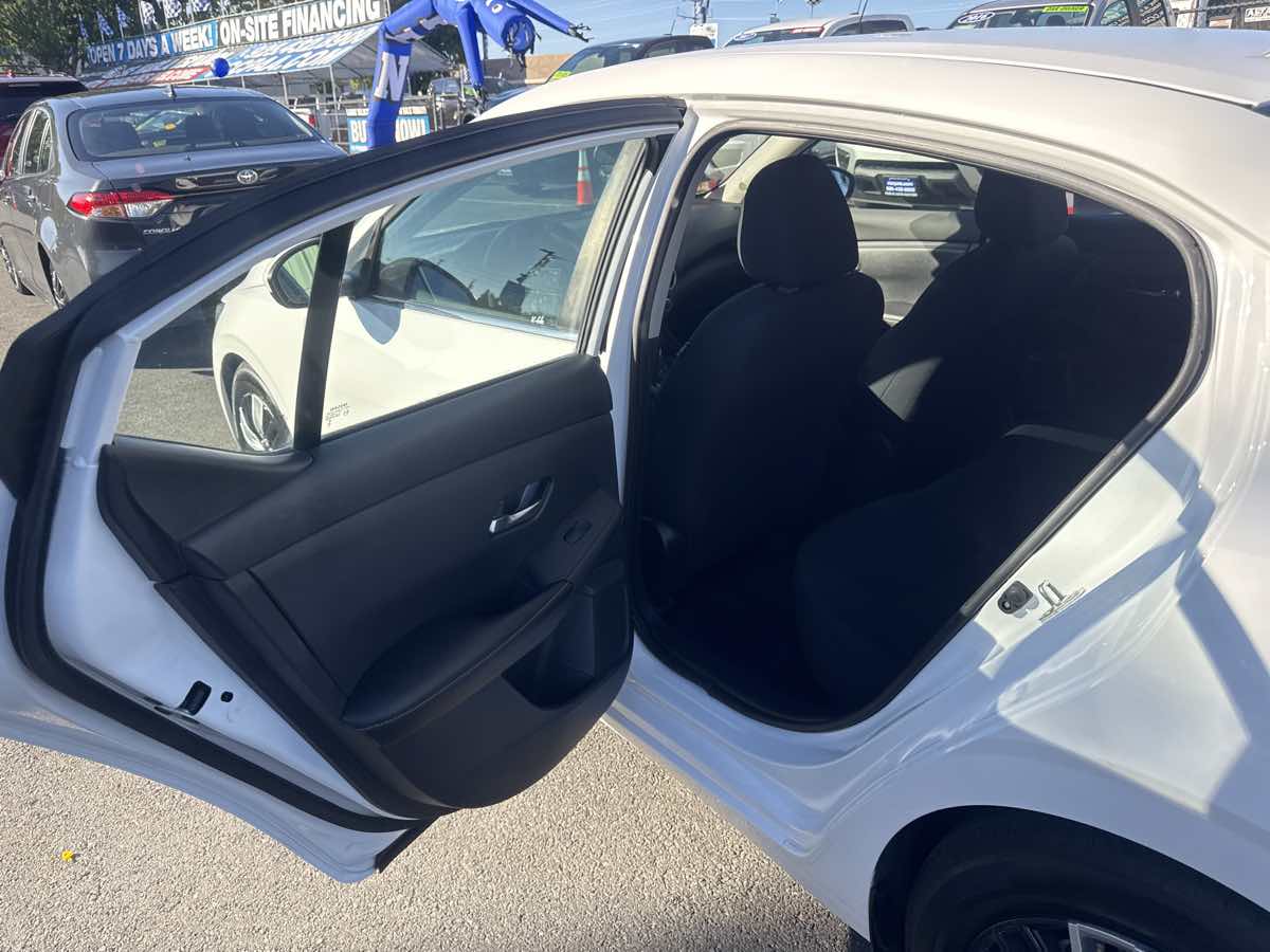 Photo 12 of this Nissan Sentra