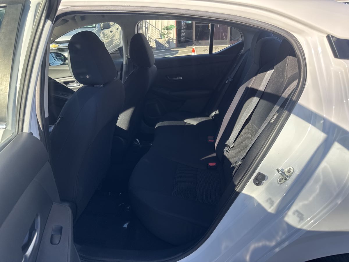 Photo 13 of this Nissan Sentra
