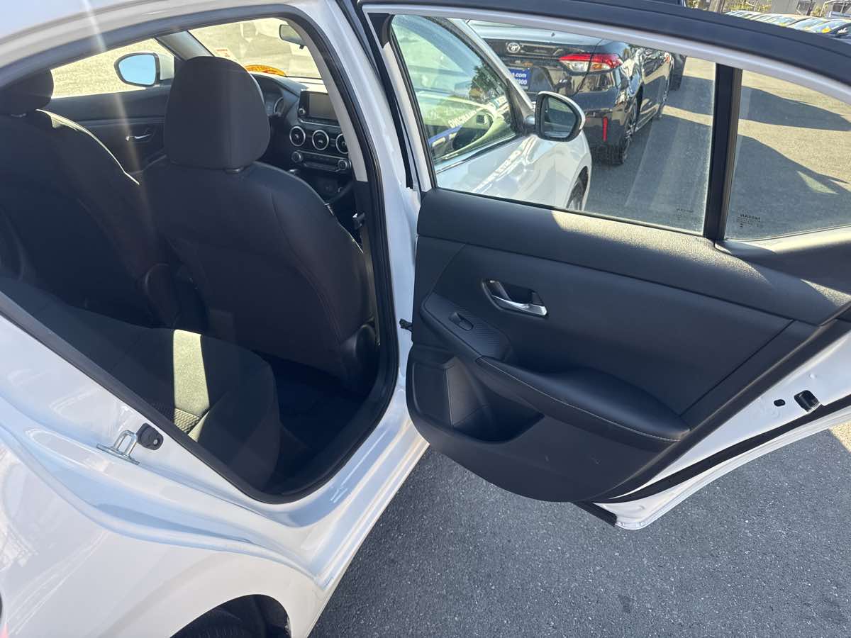 Photo 19 of this Nissan Sentra