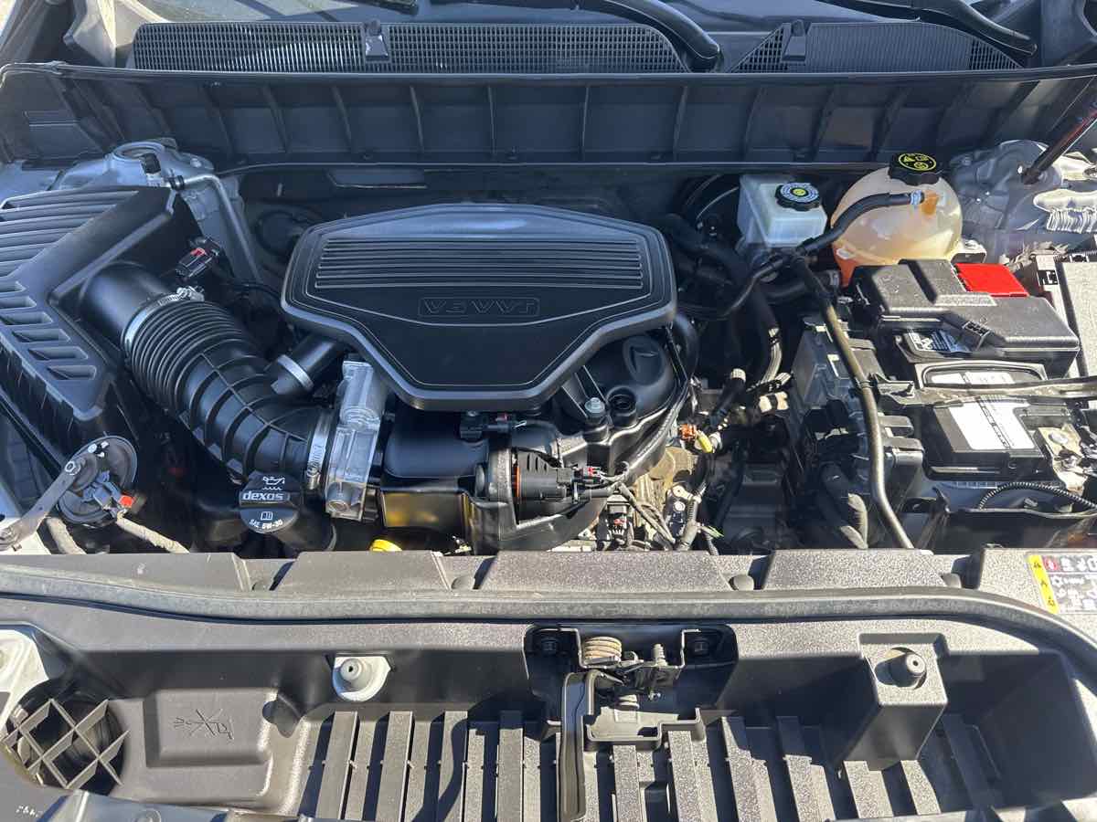 Photo 33 of this GMC Acadia