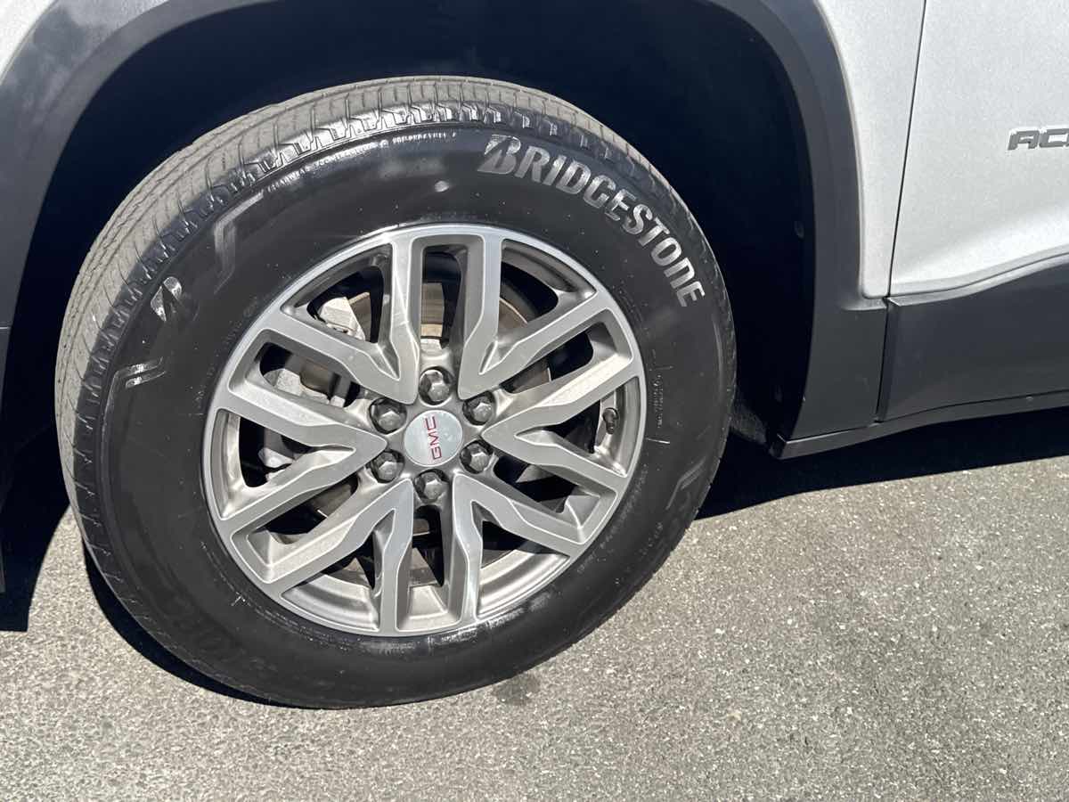 Photo 15 of this GMC Acadia