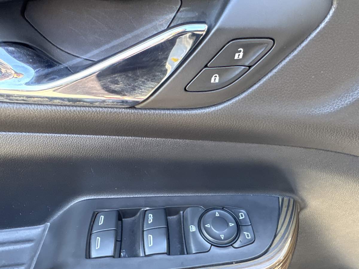 Photo 14 of this GMC Acadia