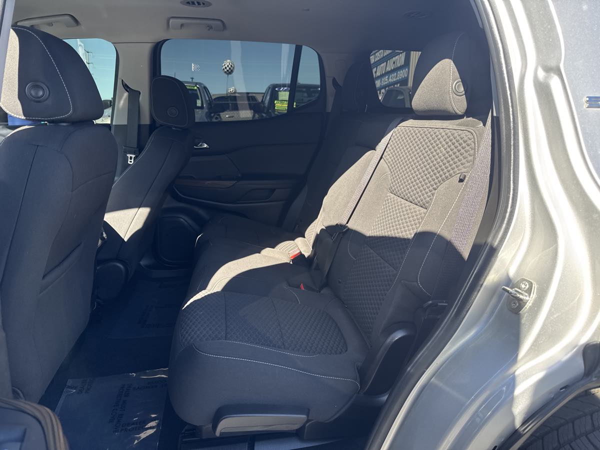 Photo 18 of this GMC Acadia