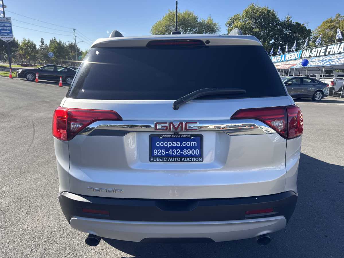 Photo 21 of this GMC Acadia