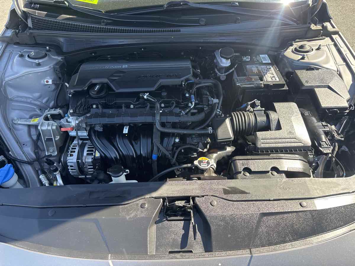 Photo 27 of this Hyundai Elantra