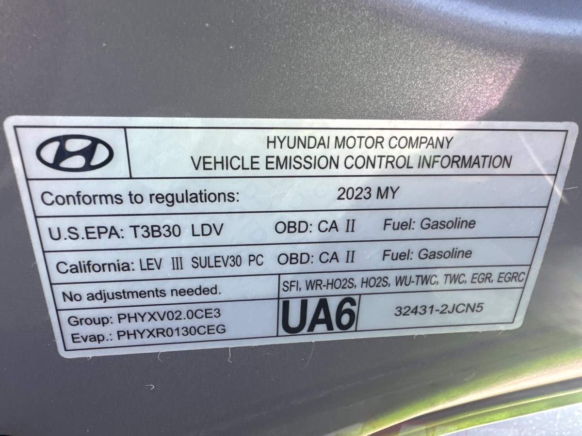 Photo 29 of this Hyundai Elantra