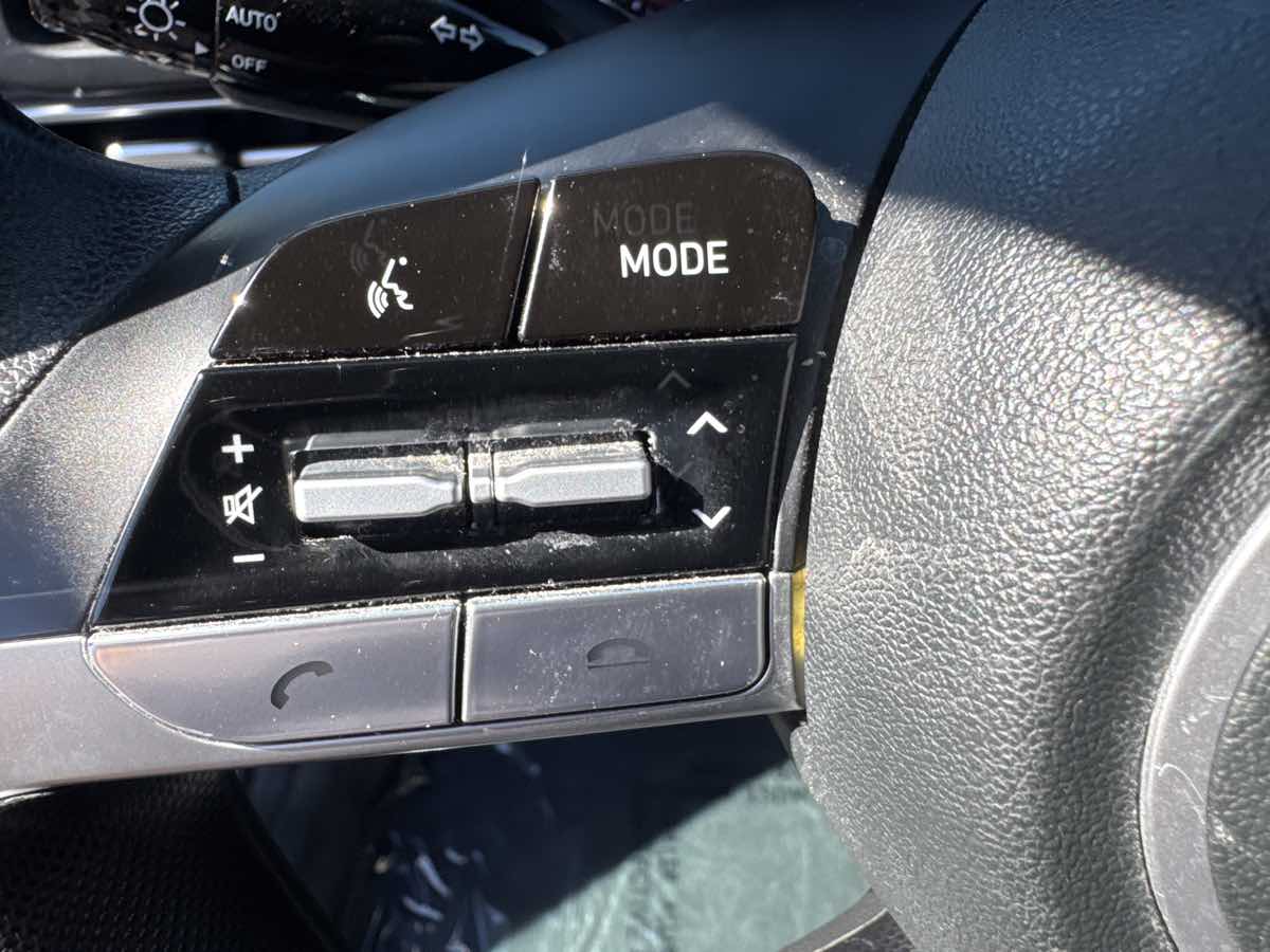 Photo 4 of this Hyundai Elantra