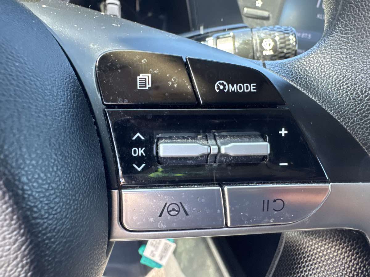 Photo 6 of this Hyundai Elantra