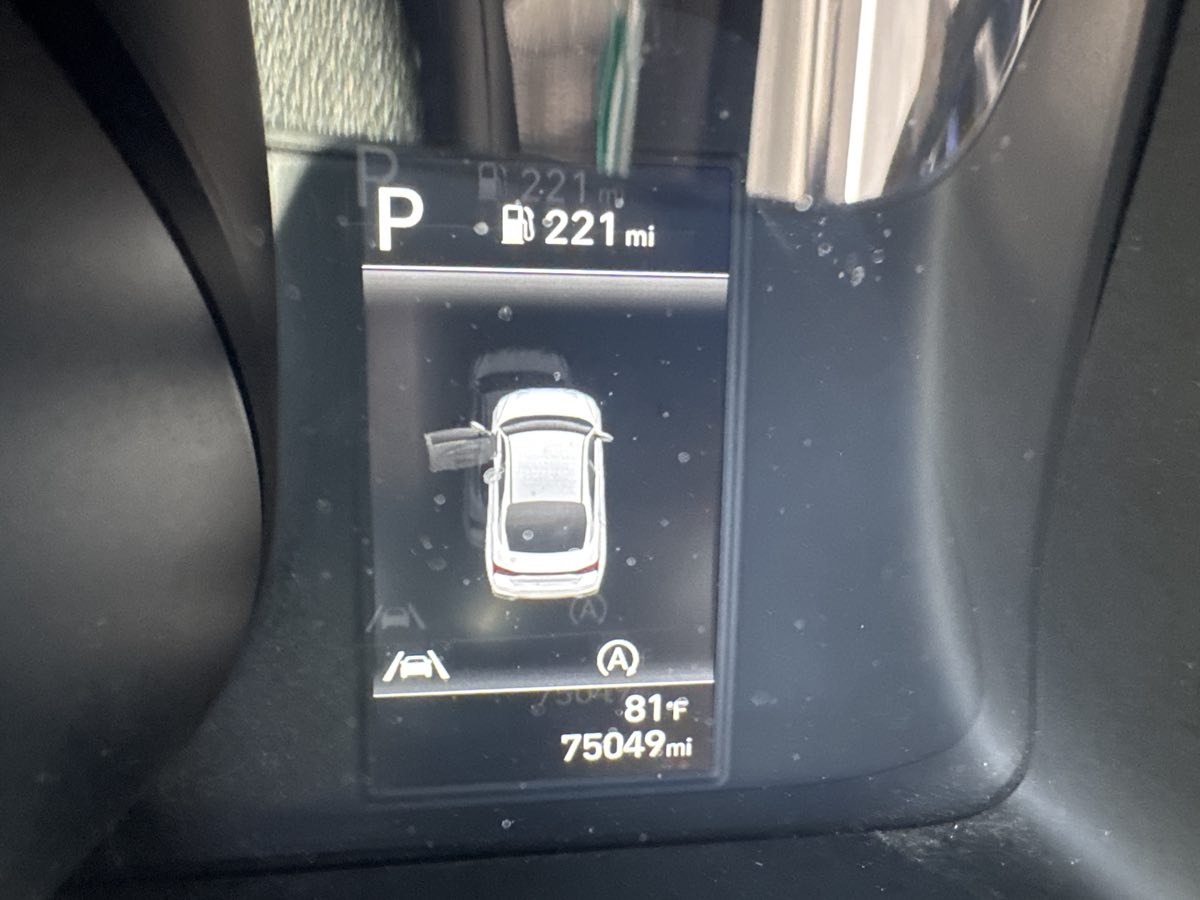 Photo 5 of this Hyundai Elantra