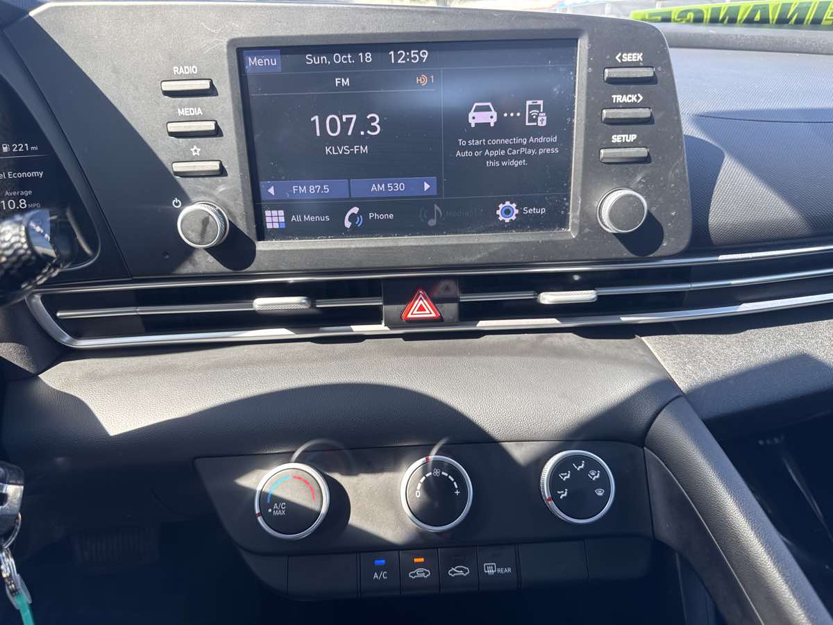 Photo 7 of this Hyundai Elantra