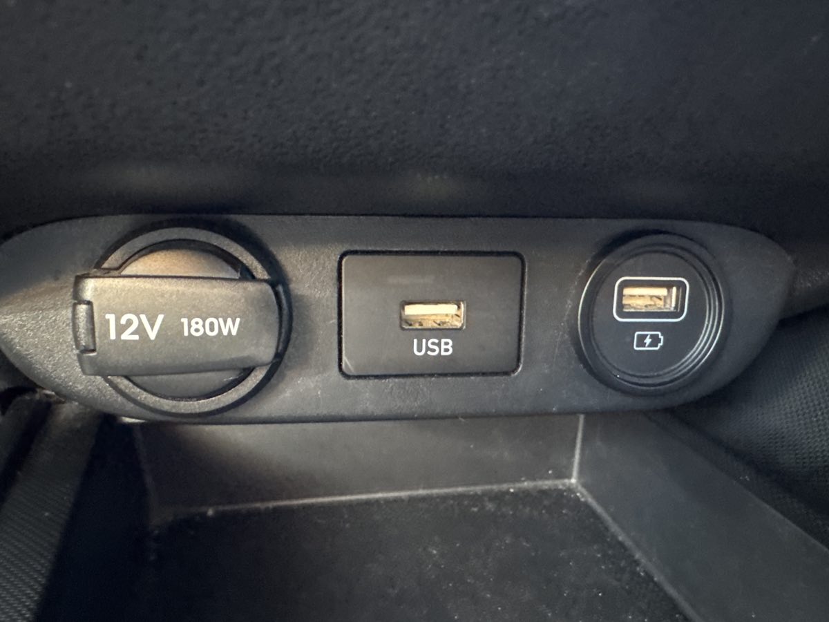 Photo 10 of this Hyundai Elantra