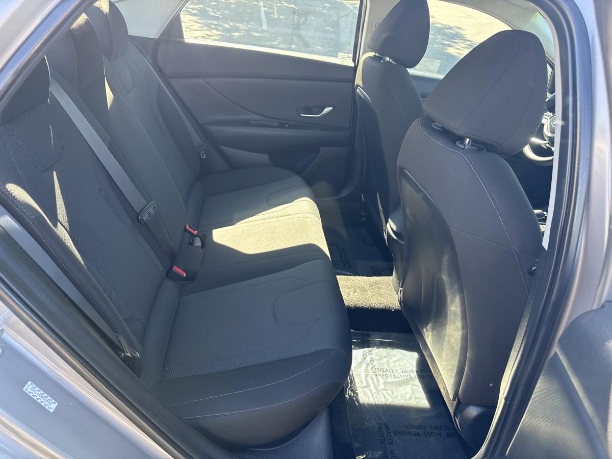 Photo 22 of this Hyundai Elantra