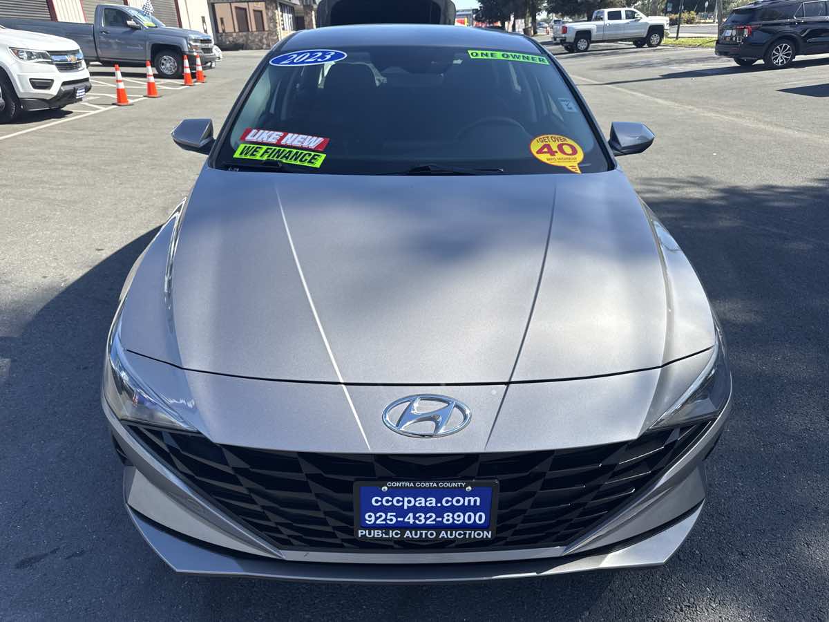 Photo 28 of this Hyundai Elantra