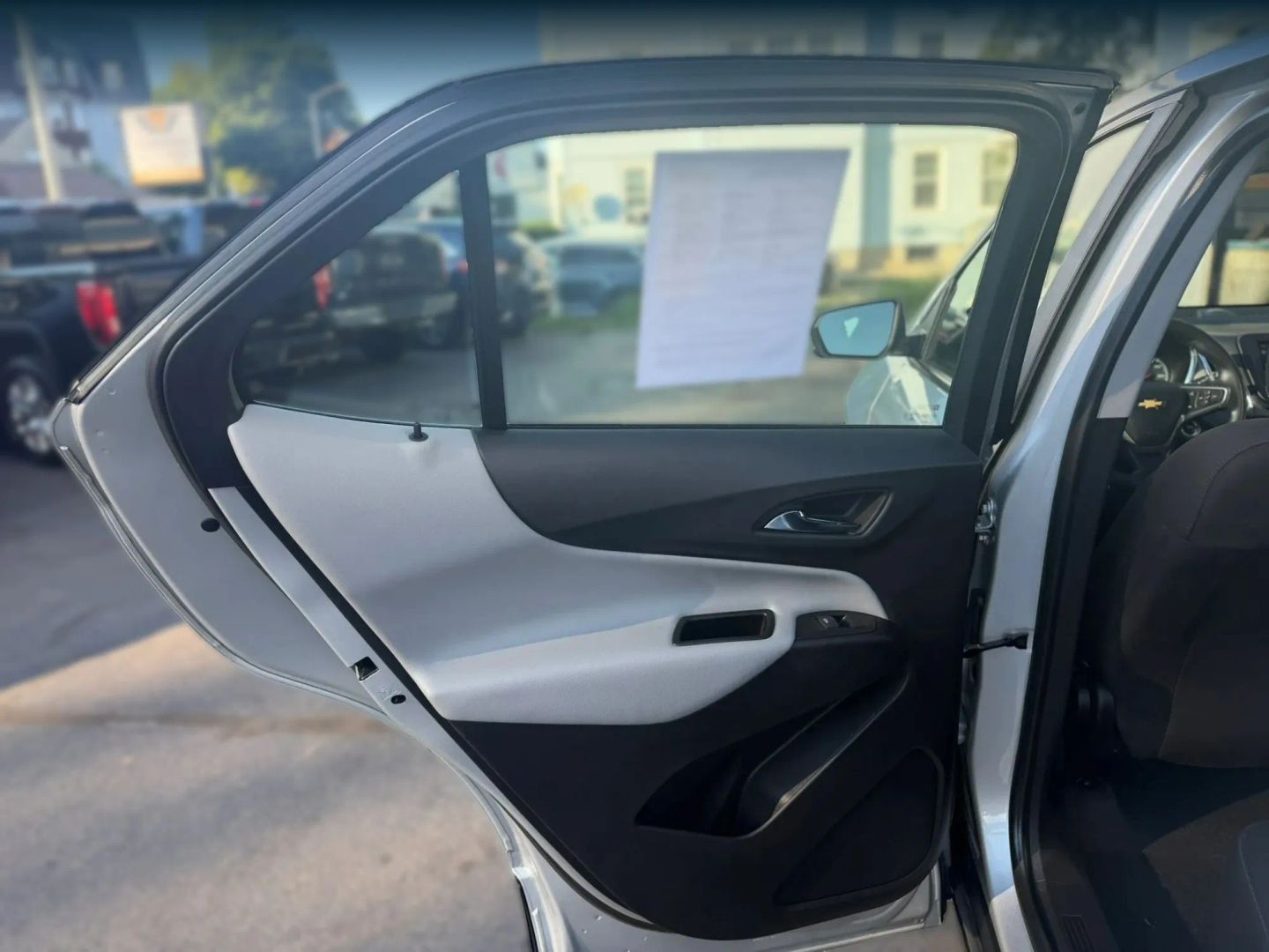 Photo 31 of this Chevrolet Equinox