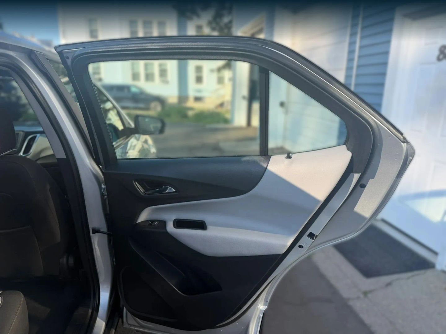 Photo 32 of this Chevrolet Equinox